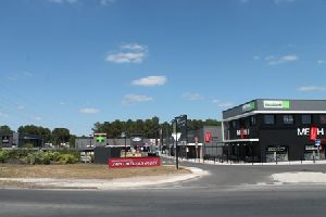 Locaux commerciaux en bardage simple peau avec pose horizontale et verticale, Gironde (33)